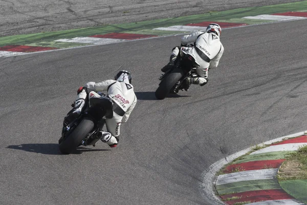 Brescia, Italië-12 augustus 2016. Vrije training motorfiets, Autodromo di Franciacorta — Stockfoto