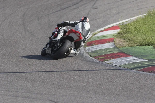 Brescia, Italië-12 augustus 2016. Vrije training motorfiets, Autodromo di Franciacorta — Stockfoto