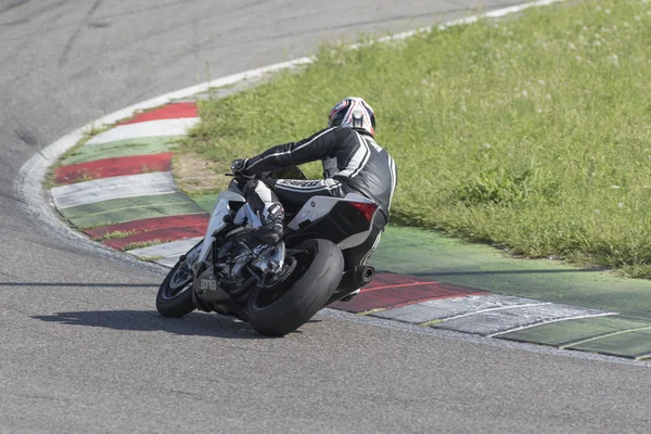 Brescia, Itália 12 de agosto de 2016. Moto de prática livre, Autodromo di Franciacorta — Fotografia de Stock