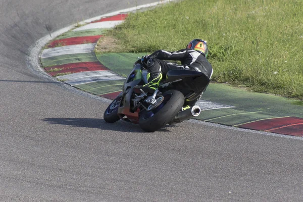 Brescia, Italië-12 augustus 2016. Vrije training motorfiets, Autodromo di Franciacorta — Stockfoto