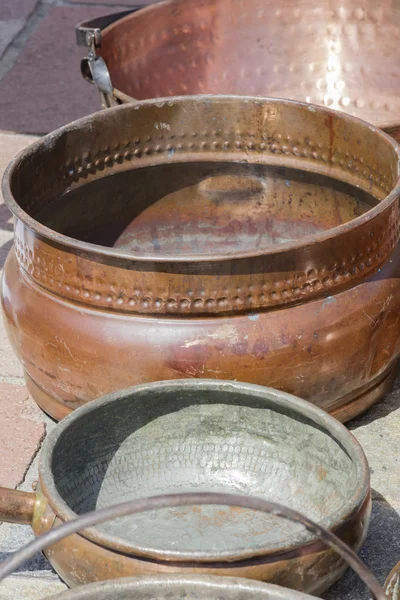 旧的锅和锅 — 图库照片