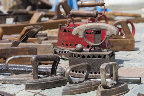 Старое железо и инструменты — стоковое фото