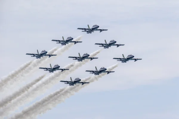 Moniga Gardasjön Brescia, Italien 20 augusti 2016. Prova prestanda akrobatiska team italienska Frecce Tricolori nationell militär flygteknik — Stockfoto