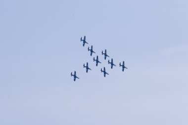 Lake Garda Brescia, İtalya 21 Ağustos 2016. Sergi akrobatik takım İtalyan Frecce Tricolori Ulusal Askeri Havacılık
