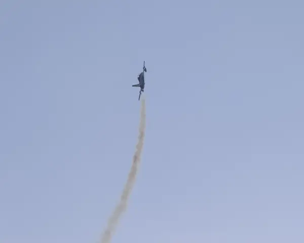 Gardasjön Brescia, Italien 21 augusti 2016. Utställningen akrobatiska team italienska Frecce Tricolori nationell militär flygteknik — Stockfoto