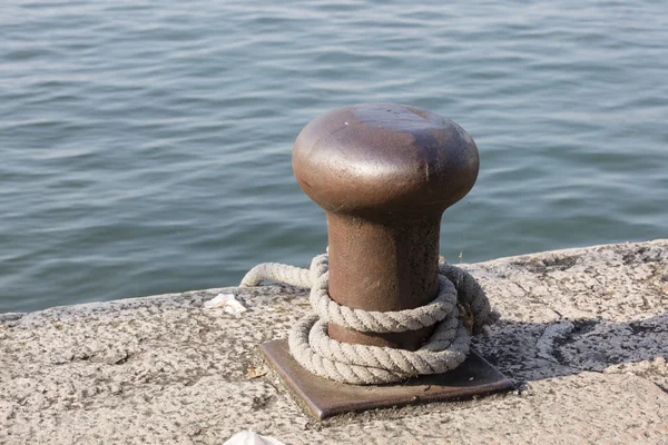 Acoplamento no lago — Fotografia de Stock