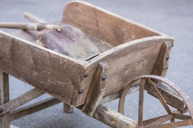 eski ahşap el arabası