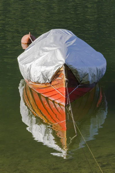 Boat on lake — Stock Photo, Image