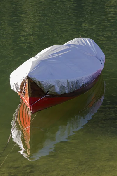 Barco no lago — Fotografia de Stock