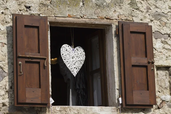 Pencerenin kalp — Stok fotoğraf