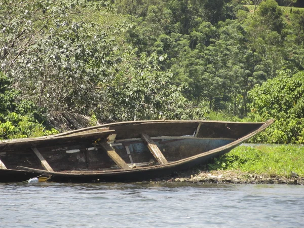 Boat on lake — Stock Photo, Image