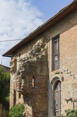 Terk edilmiş ülke ve ev