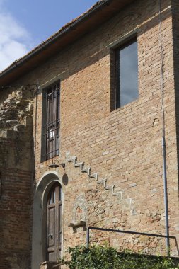 Terk edilmiş ülke ve ev