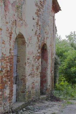 Terk edilmiş ülke ve ev
