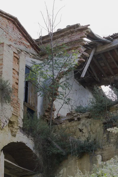 Pays abandonné et maison — Photo