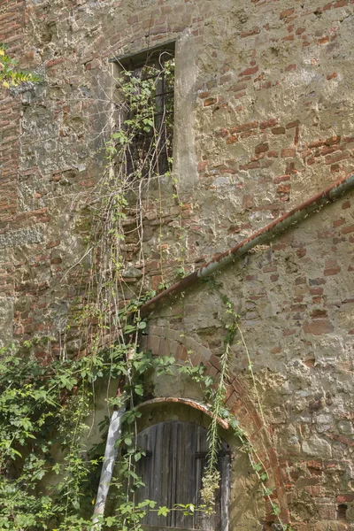 País y casa abandonados — Foto de Stock