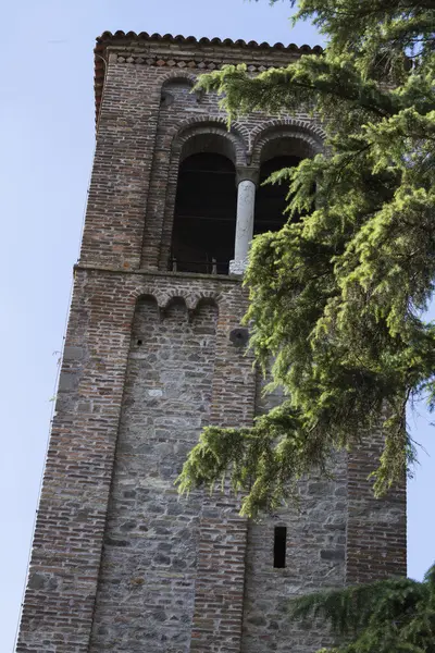 Vecchio campanile — Foto Stock