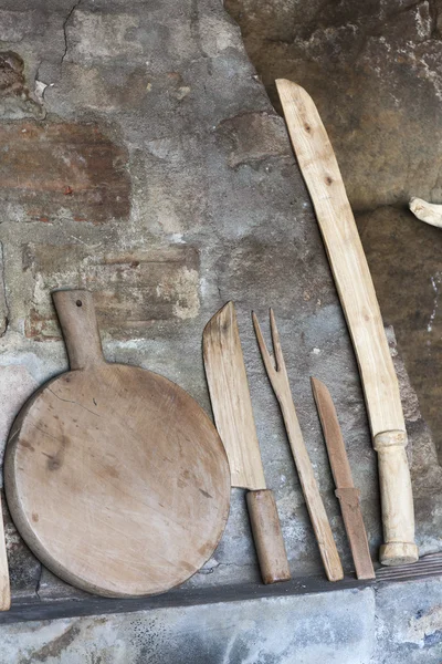 Küchengeräte auf dem Kamin — Stockfoto