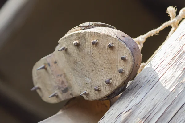 Vecchie scarpe di legno — Foto Stock