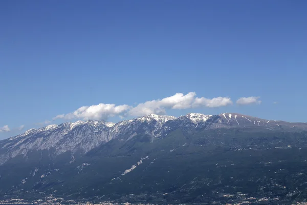 Manzara dağ kar ile — Stok fotoğraf