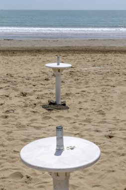 Plajda şemsiye standı