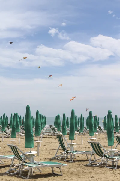 Deck chairs on the beach — Stock Photo, Image