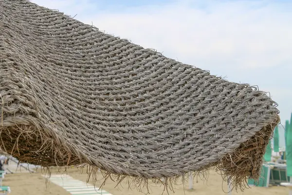 Sombrilla de playa en el mar — Foto de Stock