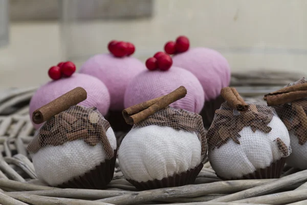 Renkli bir şekilde dekore edilmiş hamur işleri — Stok fotoğraf