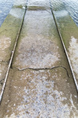 Göl kıyısındaki iskele