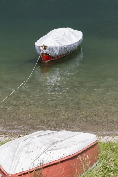 Bateau sur le lac — Photo