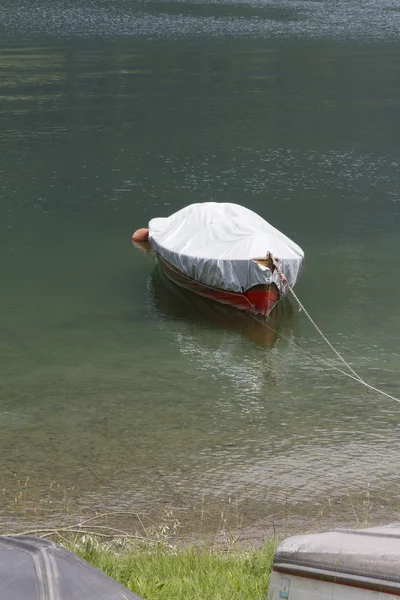 Barco en el lago — Foto de Stock