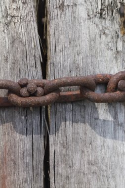 zinciri ile ahşap arka plan