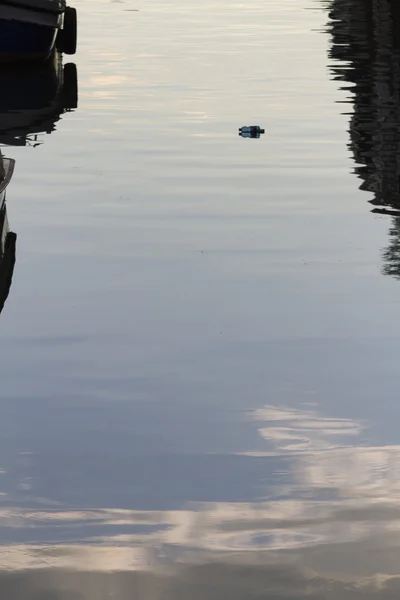 Refleksje nad rzeką — Zdjęcie stockowe