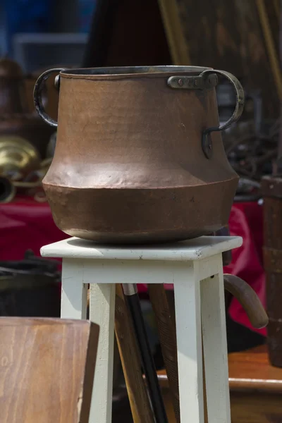 Gamla grytor och kastruller — Stockfoto