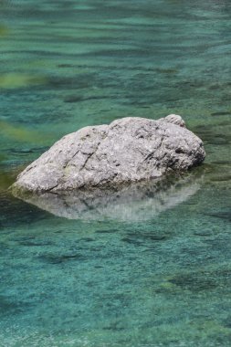 Manzara mavi göl dağ