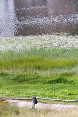 Dağ havuzda manzara