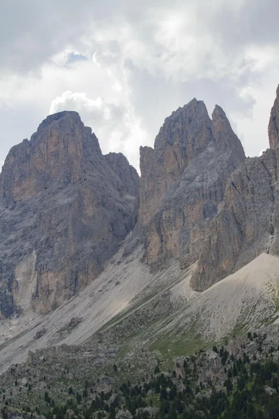 Liggande rocky mountain — Stockfoto