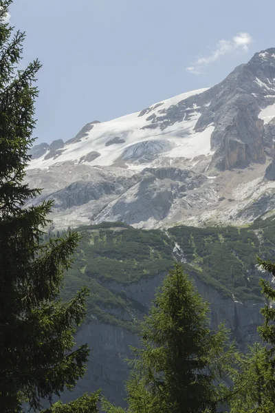 Landschap rotsachtige berg — Stockfoto