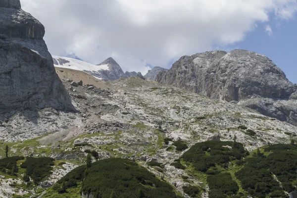 Liggande rocky mountain — Stockfoto