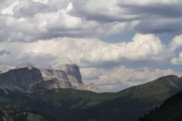 Paisagem montanha rochosa — Fotografia de Stock