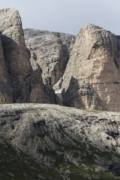 Landschap rotsachtige berg — Stockfoto