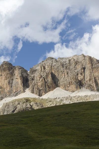 Manzara kayalık dağ — Stok fotoğraf