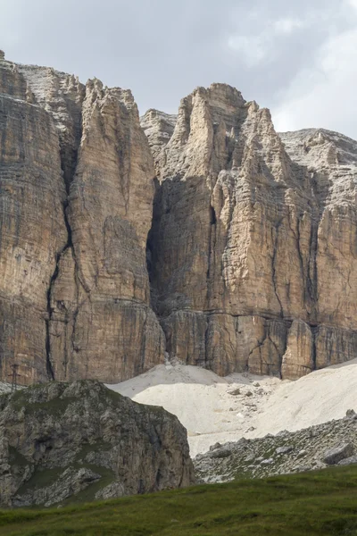 Liggande rocky mountain — Stockfoto