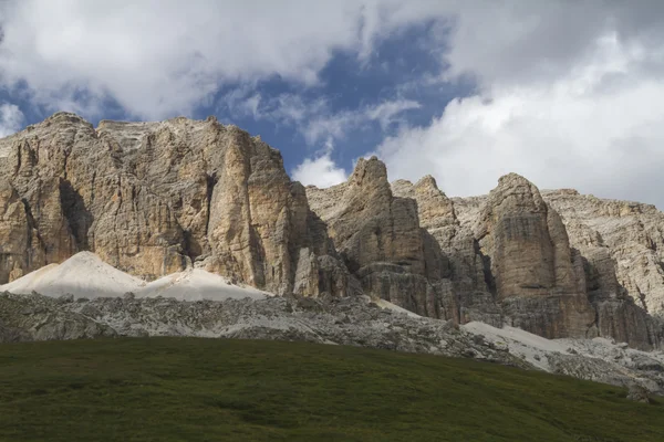 Manzara kayalık dağ — Stok fotoğraf