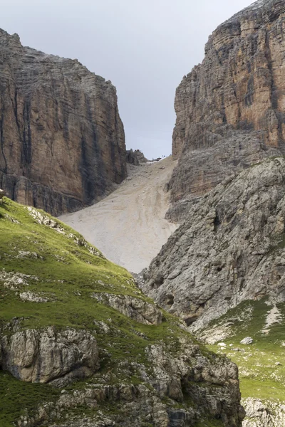 Paisagem montanha rochosa — Fotografia de Stock