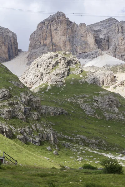 Manzara kayalık dağ — Stok fotoğraf