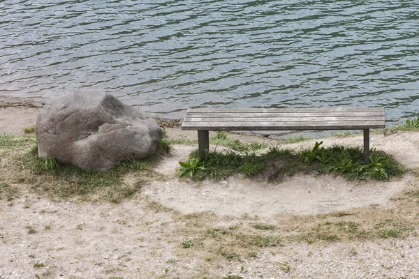 Bench on the lake — Stock Photo, Image
