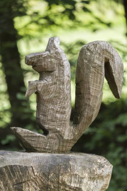 Sincap ağacın bagajında kakmalarla süslemeli Servis Tabakları