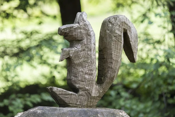 Sincap ağacın bagajında kakmalarla süslemeli Servis Tabakları