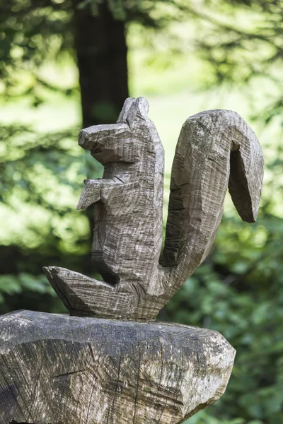 Sincap ağacın bagajında kakmalarla süslemeli Servis Tabakları